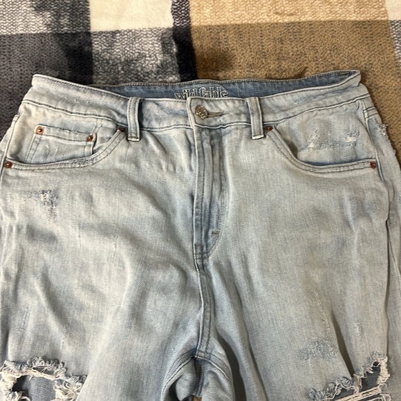 Wild Fable Size 10 Women’s High Rise Mom Jean Light Wash Distressed Denim - Picture 5 of 8